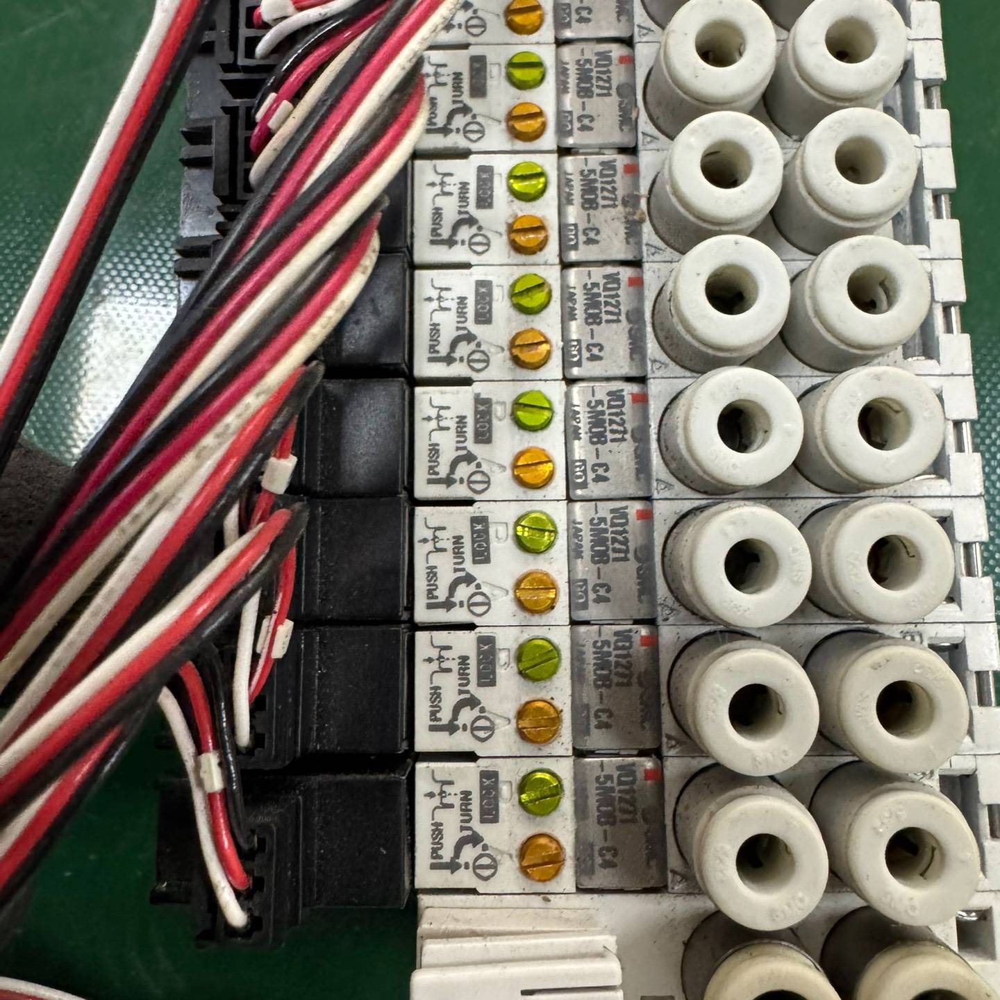 SMC电磁阀VQ1271-5MOB-C4议价 也可为维修！！