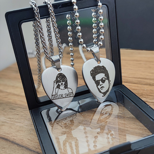 泰勒吉他拨片项链TaylorSwift霉霉火星哥签名BrunoMars时尚挂吊坠