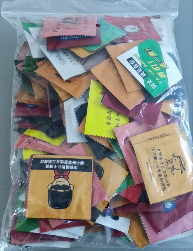 加厚一次性手套小包装单独立包装食品级PE塑料透明外卖餐饮吃龙虾