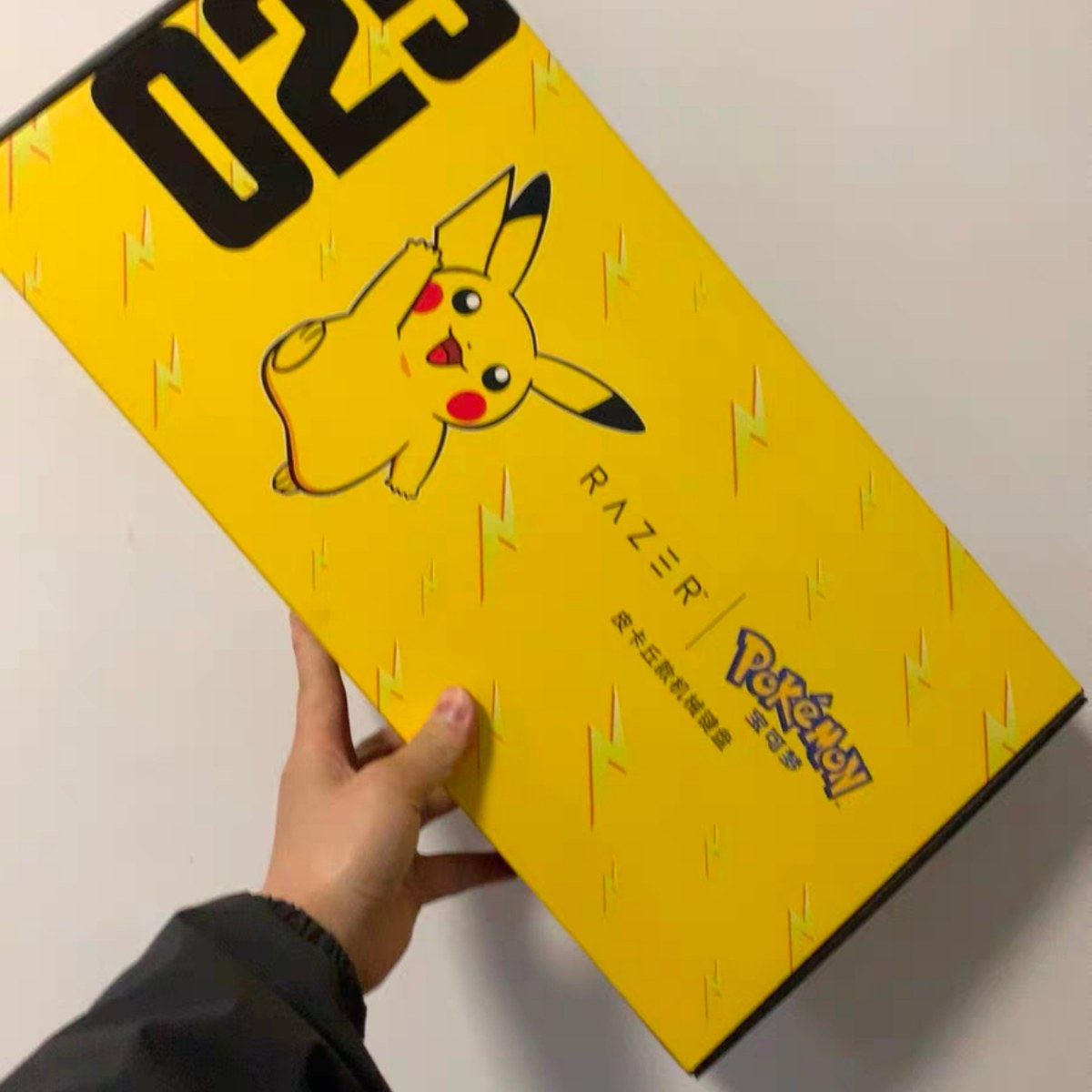 Razer雷蛇黑寡妇蜘蛛宝可梦皮卡丘联名限定款游戏RGB幻彩专用键盘