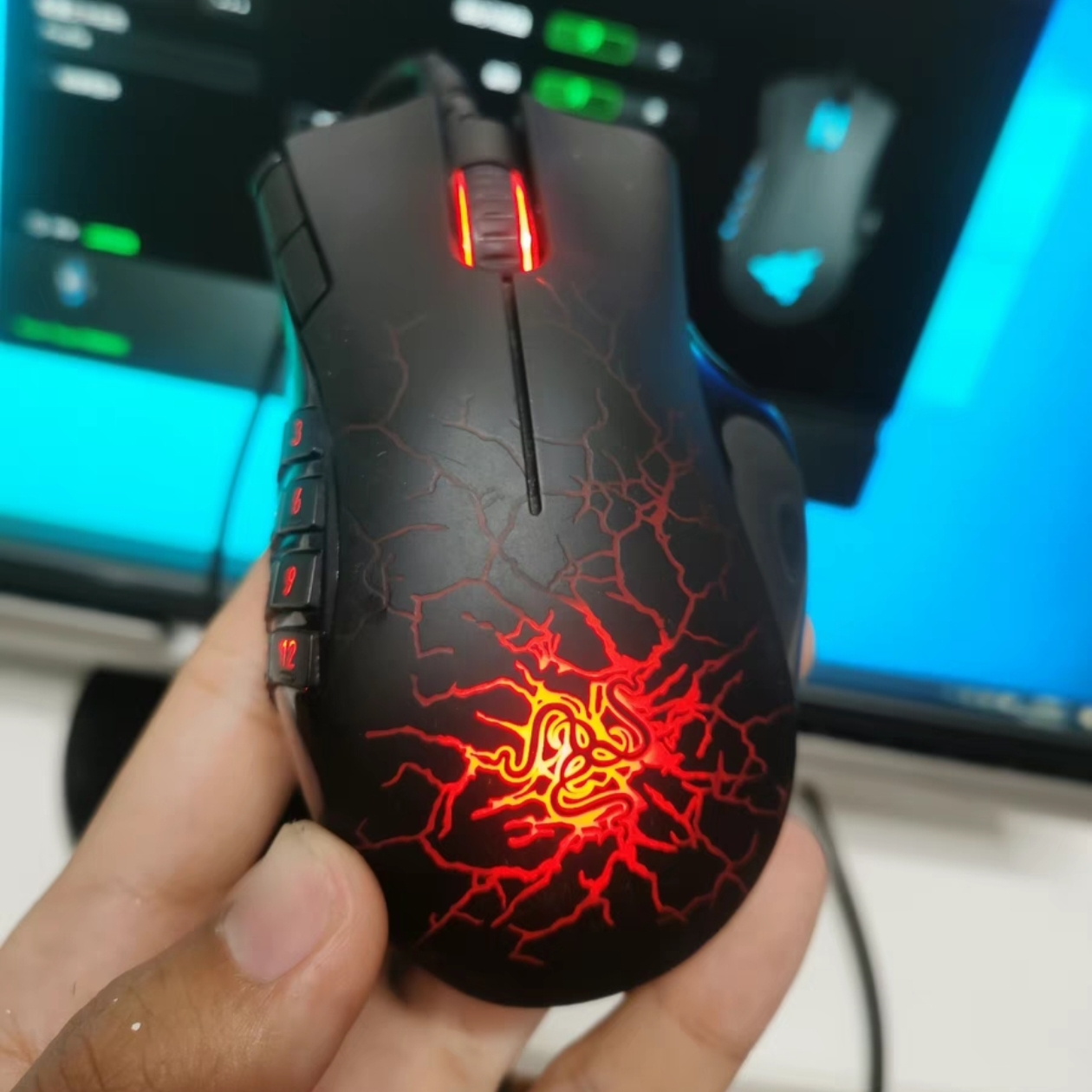 Razer雷蛇那伽梵蛇NAGA熔岩竞技版有线有线RGB幻彩电竞游戏鼠标