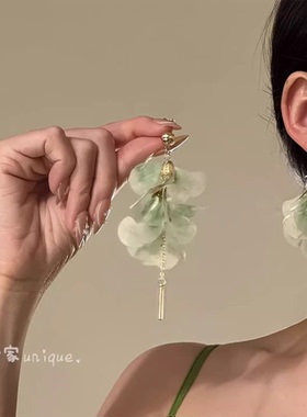 【清风向晚】早春绿色花朵耳钉花瓣流苏耳环高级感度假风耳夹耳饰