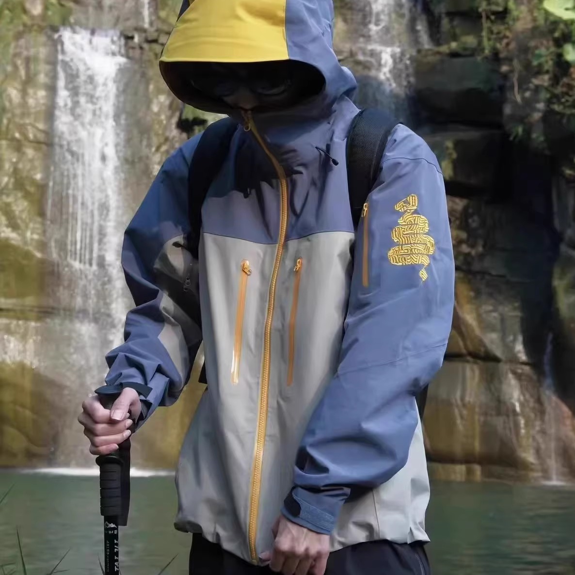 户外蛇年冲锋衣SV7代龙鳞防水男女款潮流外套上衣登山服南迦巴瓦