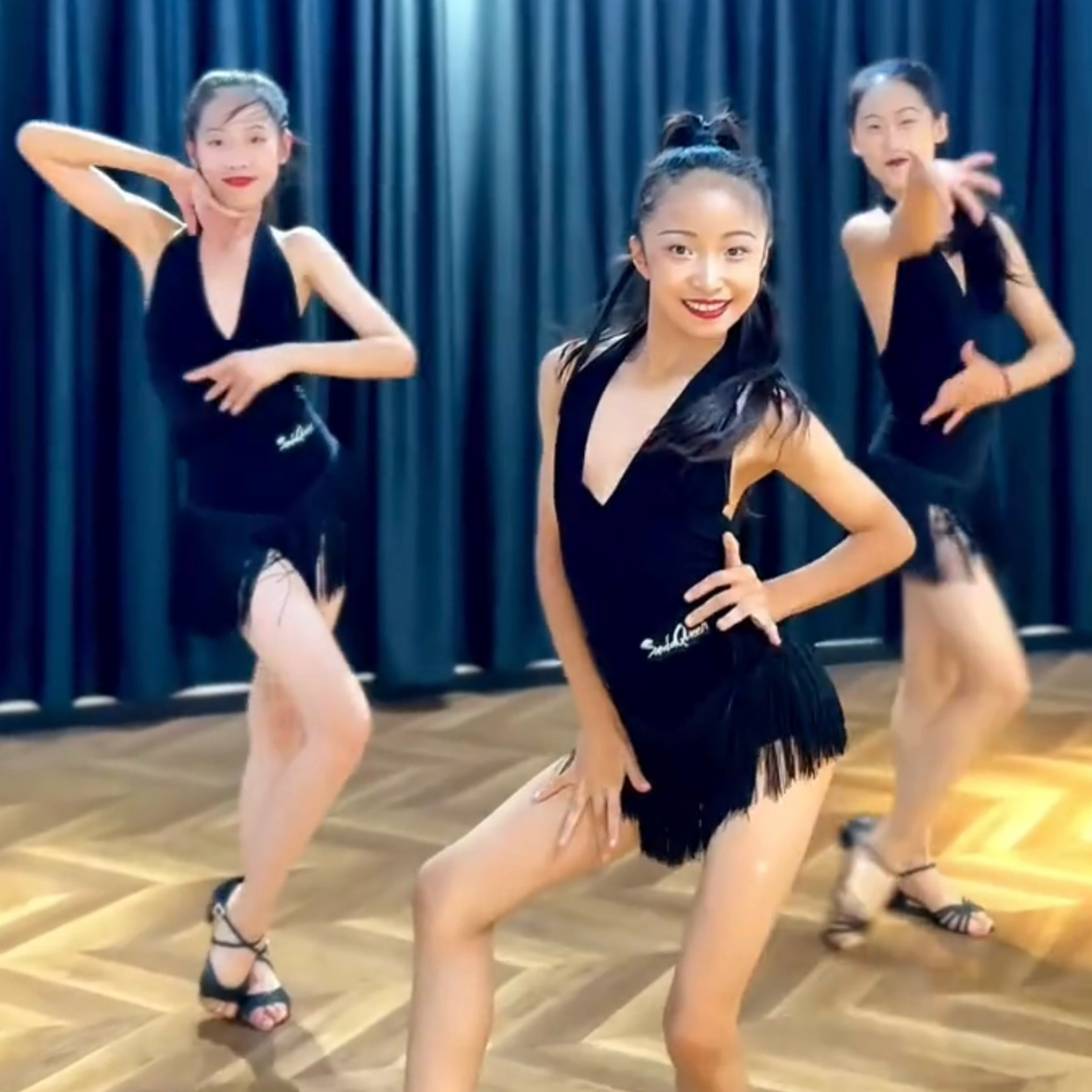 SQ舞服少儿拉丁舞流苏挂脖女童跳舞夏季爆款新品练习服班服精英