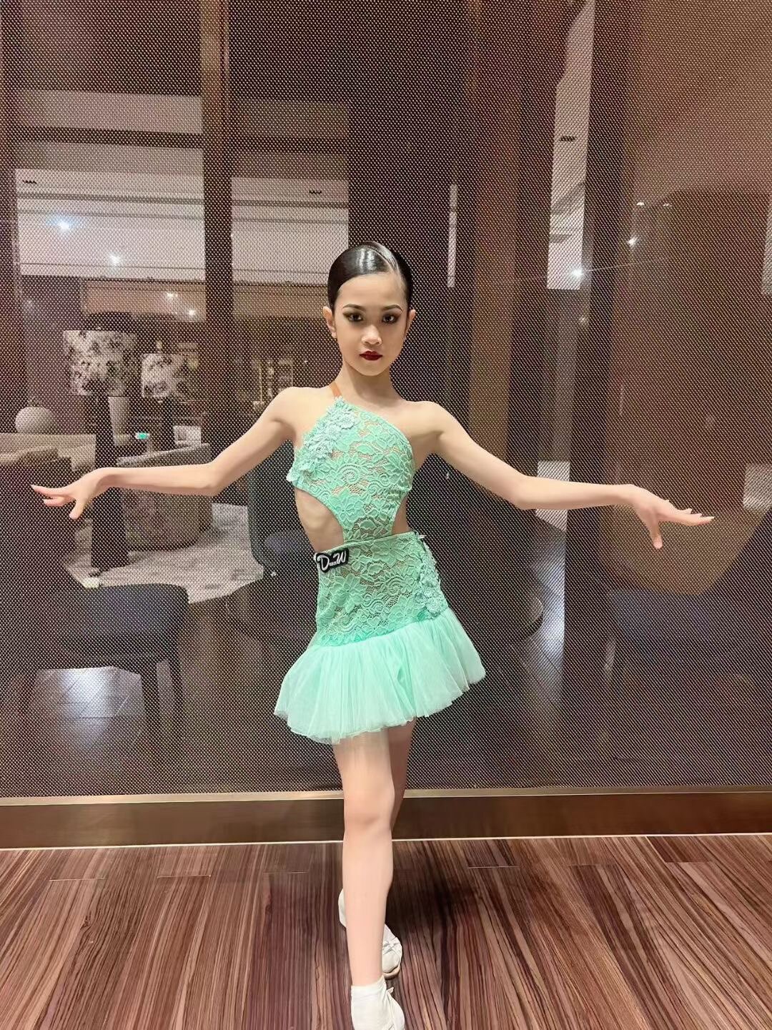 丹斯舞之美少儿拉丁舞清新绿色蕾丝吊带露背网纱包裙裙演出服