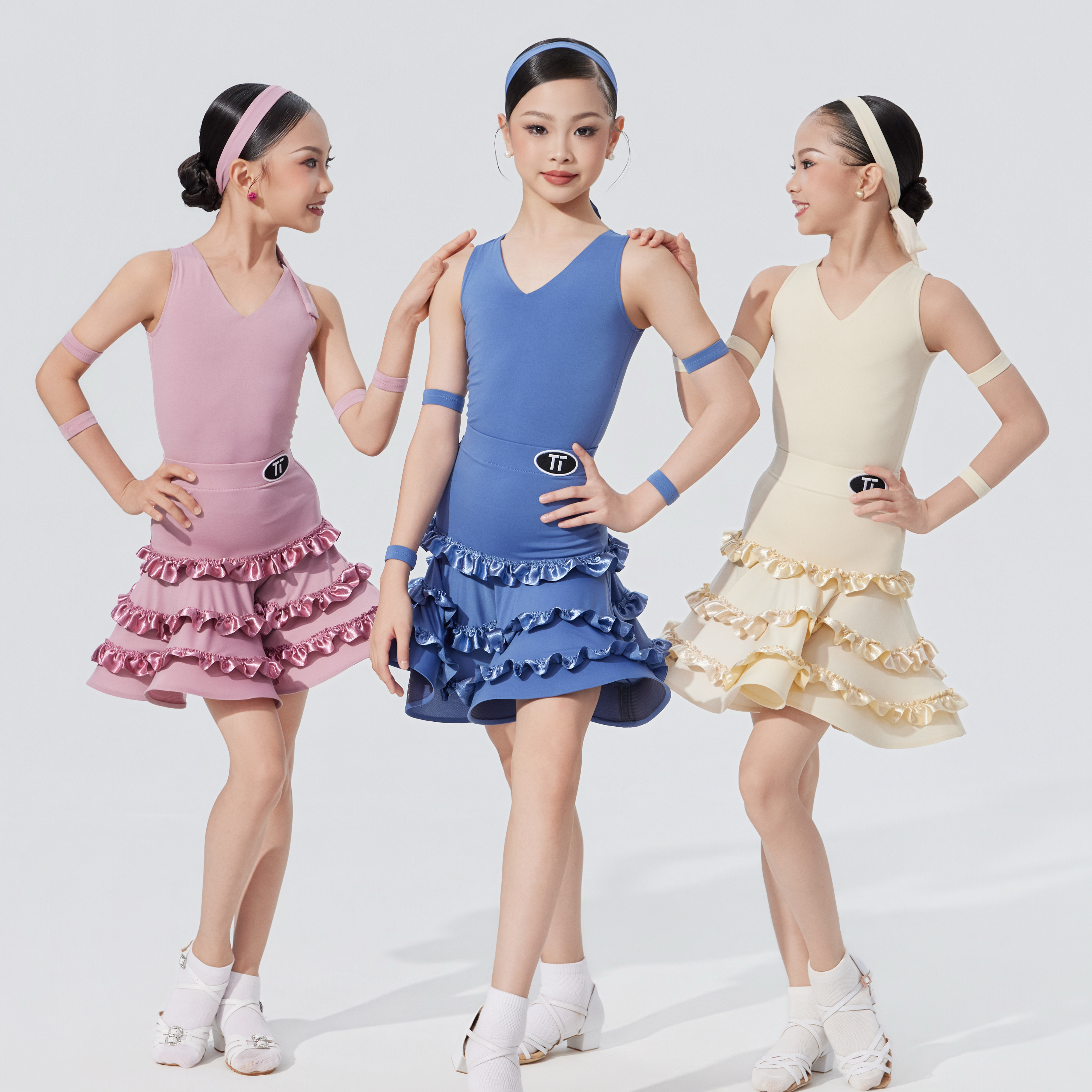 TT舞服少儿拉丁舞春夏色彩鱼骨蛋糕裙臂环吊带练习服女童跳舞大摆