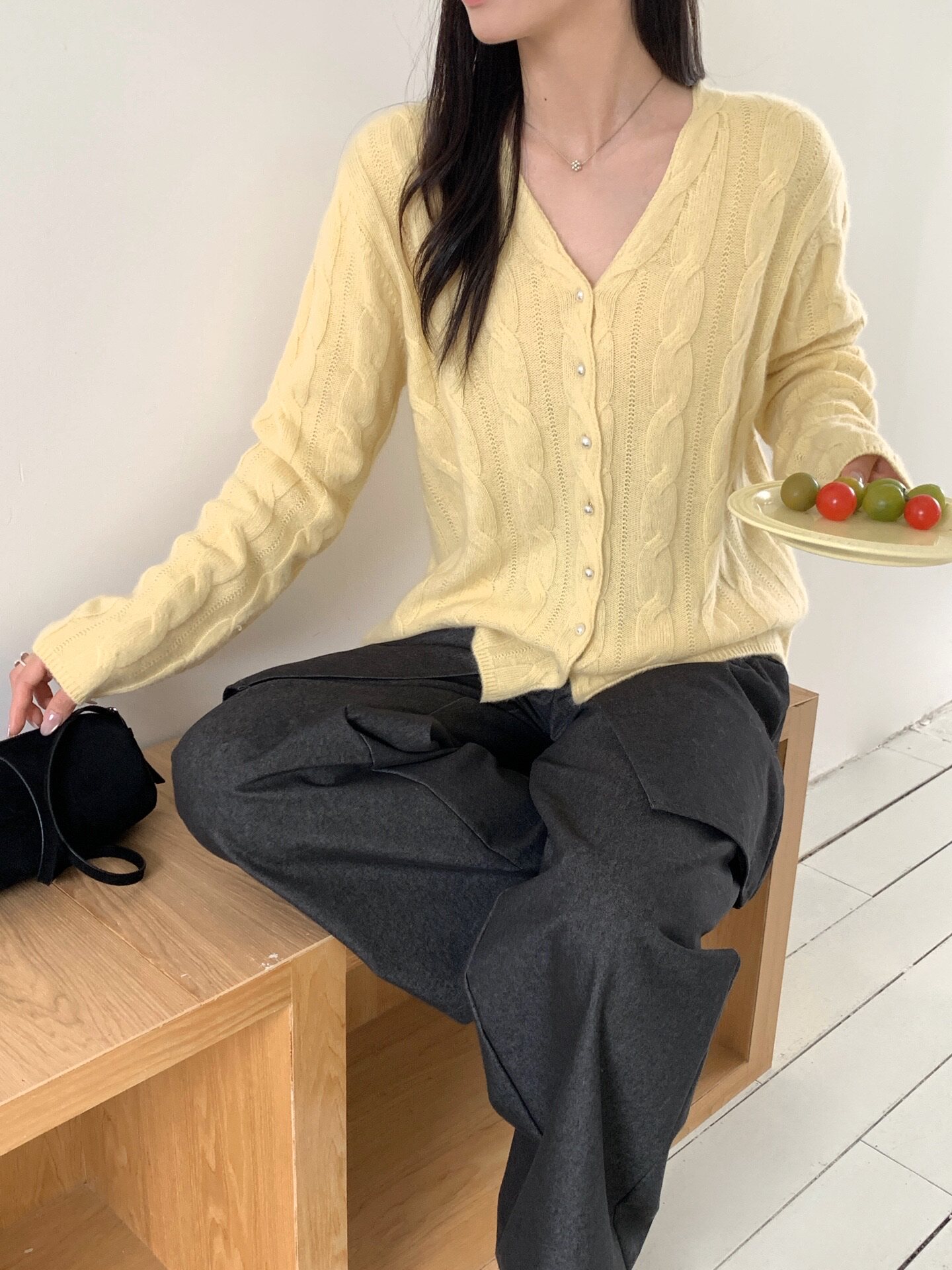 2026秋冬新款韩系宽松显瘦V领麻花羊毛蜜熊绒针织开衫女毛衣外套