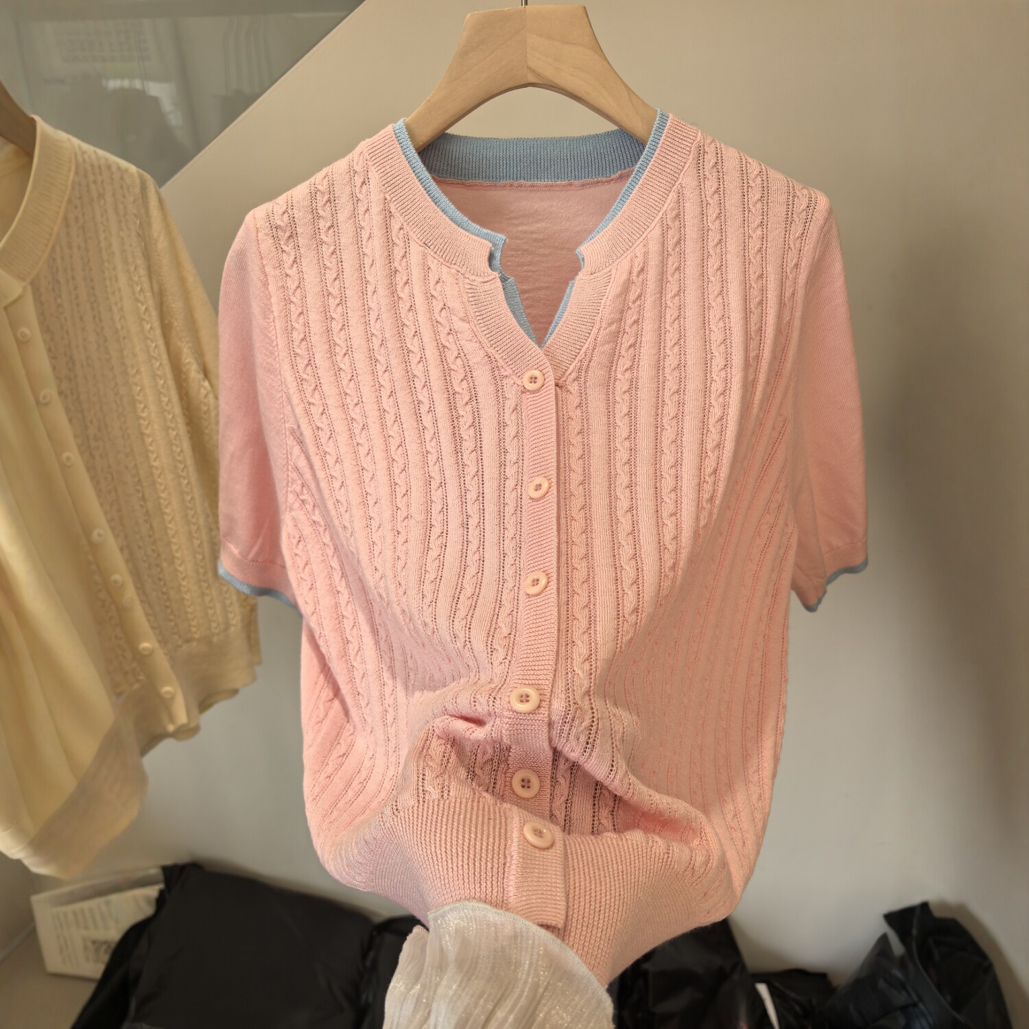 2026春季新款韩系宽松显瘦V领套头麻花细羊毛针织短袖女百搭上衣