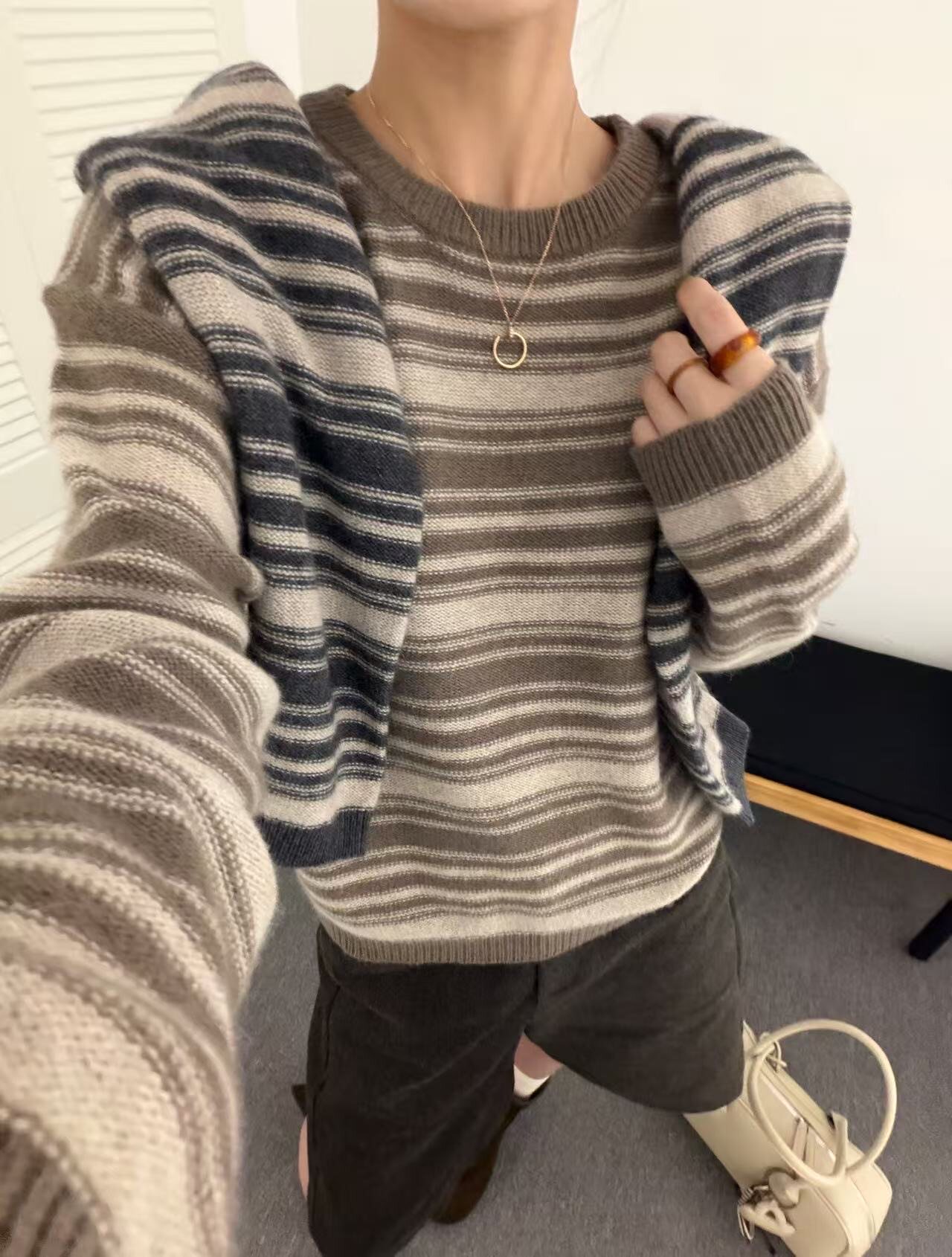 显瘦圆领套头条纹羊驼绒针织毛衣