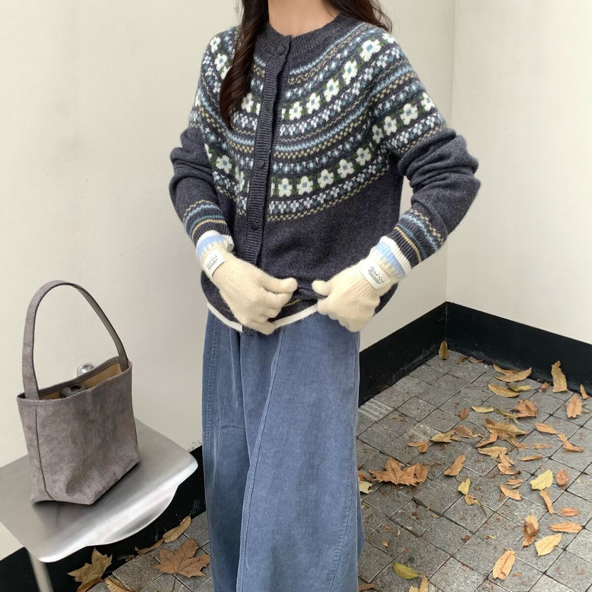圆领提花蜜熊绒羊毛针织开衫毛衣