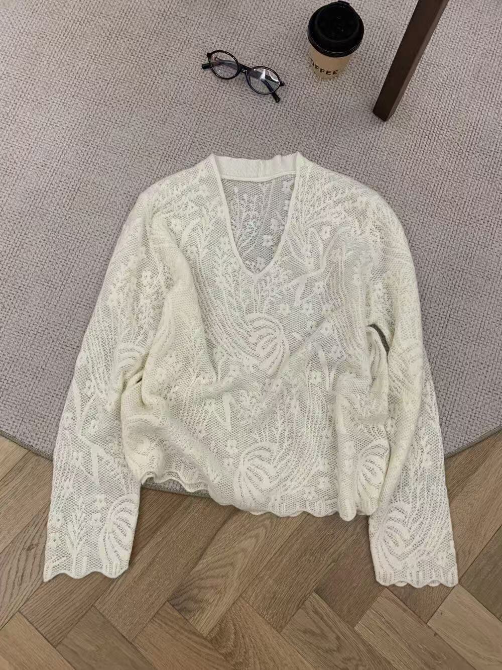 显瘦V领套头刺绣羊毛针织衫百搭