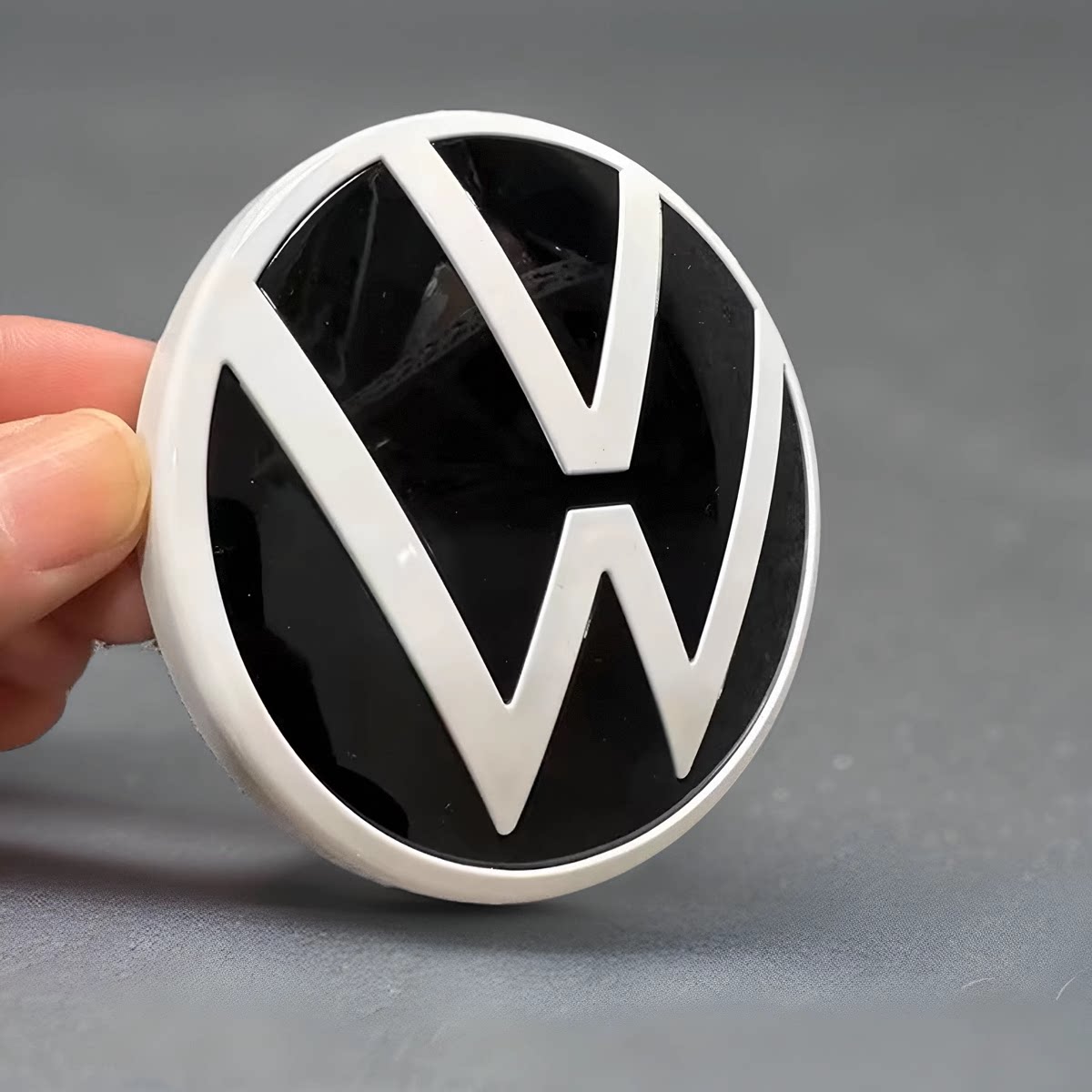 适用于21-24大众ID3后车标改装黑武士尾标后备箱圆标翻盖后标替换