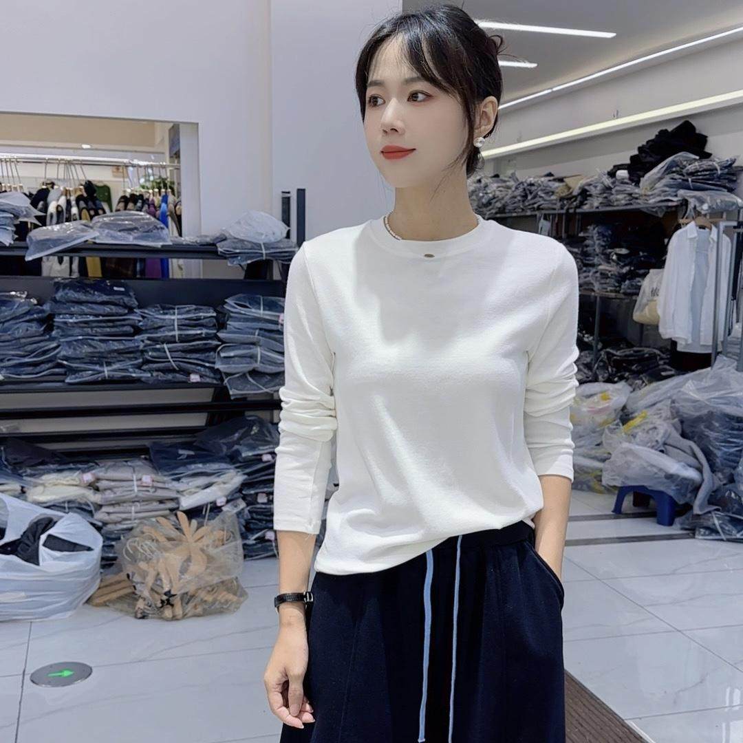 2025秋季新款韩版显瘦长袖T恤女百搭气质圆领纯色打底衫铁片上衣