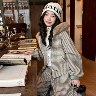 女童套装2026新款冬季女大童加绒保暖高级感穿搭女孩韩版时尚衣服