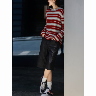 休闲大方潮流穿搭一整套新款 两件套 红色条纹圆领上衣黑色五分皮裤