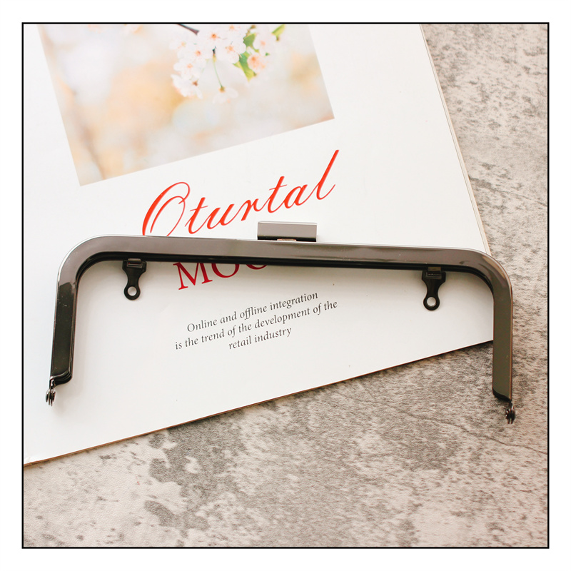 方形19CM枪黑色光面无孔上螺丝孔手工包口金手作箱包五金包夹包扣