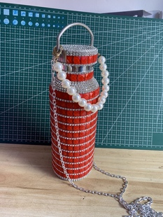 女士镶钻保温杯高颜值水杯304不锈钢保温杯带链子斜挎手提500ml