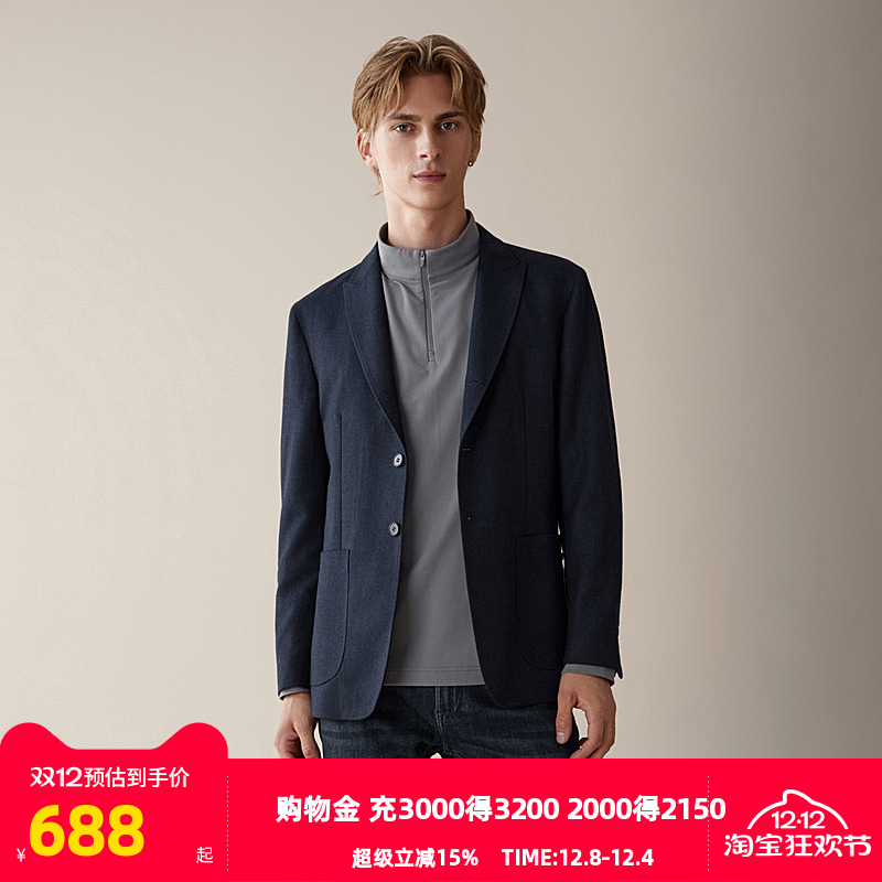 枪驳领全里设计，休闲贴袋款式