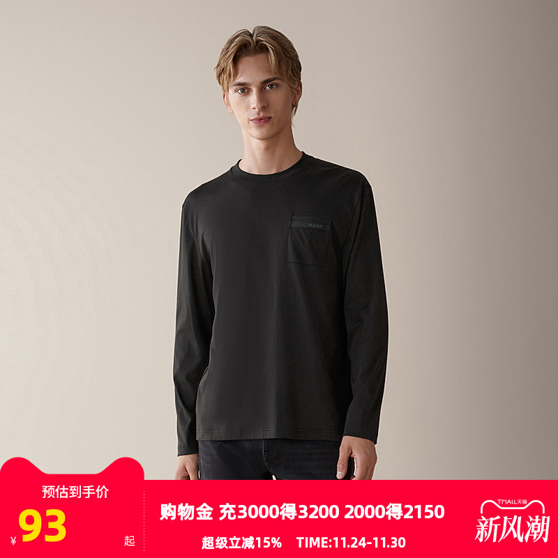 前胸口袋处品牌LOGO织带装饰，突显休闲感