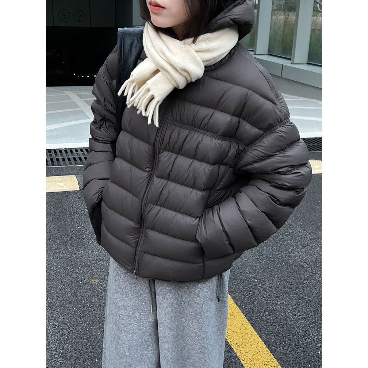 洋气独特巨好看的轻便排骨羽绒服