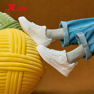 女鞋 运动鞋 2025冬季 厚底皮面休闲鞋 女975418310049 新款 特步板鞋