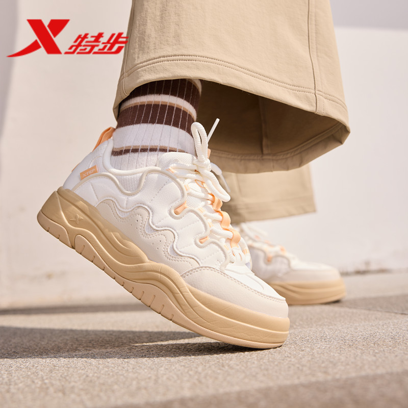 特步华夫鞋女子板鞋2025冬季新款休闲轻便运动板鞋975418310015