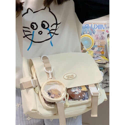 韩国明星同款新款日系高颜值学院风二次元少女吧唧痛包休闲简约轻