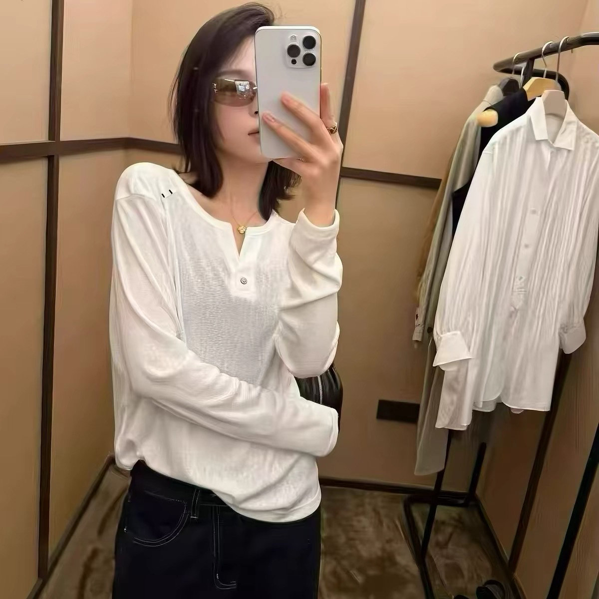 UP Studio设计感V领白色长袖T恤女秋季新款宽松简约百搭打底衫ins