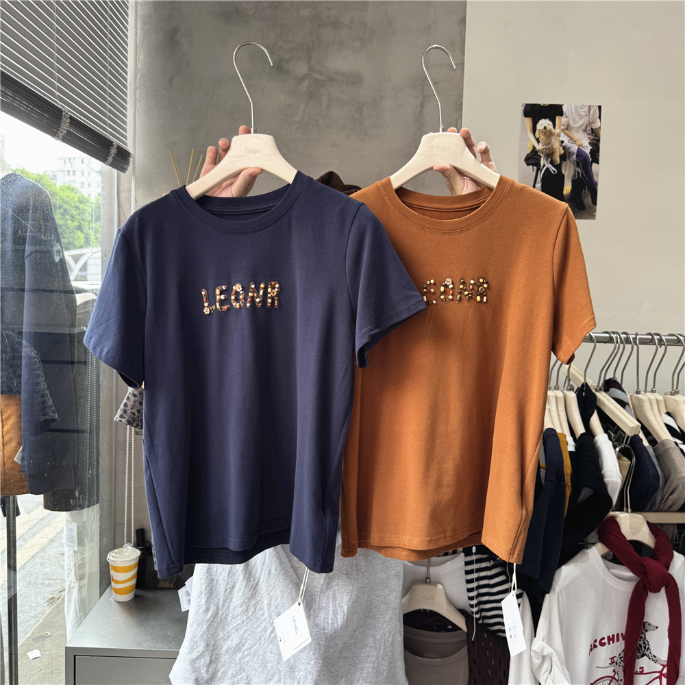 十三行女装 韩系重工字母钉珠短袖T恤女秋季新款时尚简约正肩上衣
