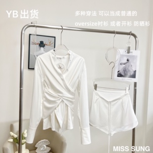 g@uge81白色收腰衬衣 ZEYN 3.19 亮片短裤 搭配 @RC@Y 小众