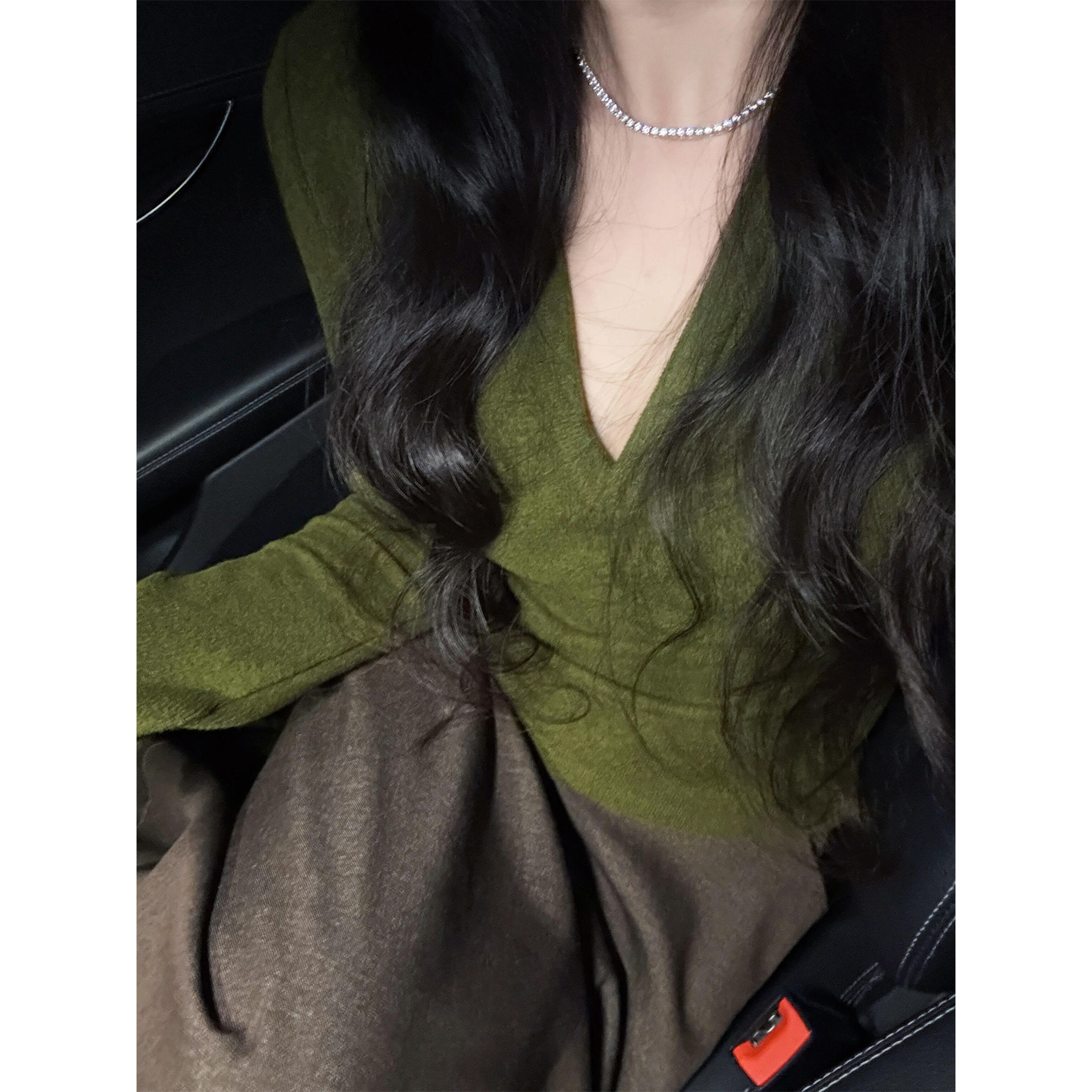 法式复古收腰v领针织打底衫女秋冬高级感修身内搭毛衣气质小上衣