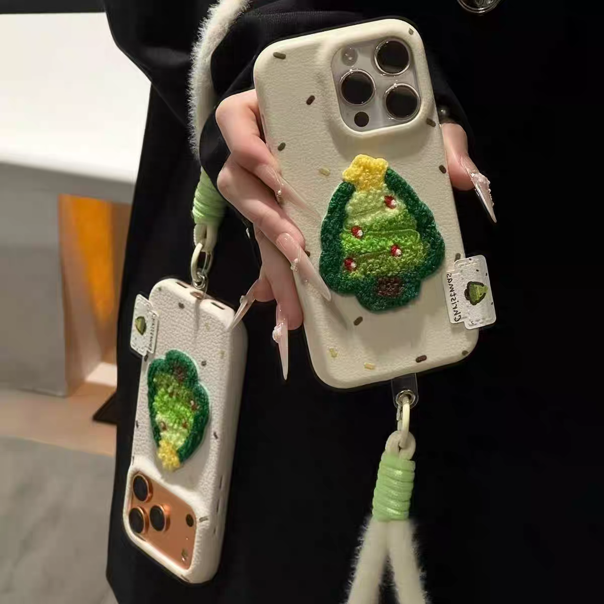 适用苹果17秋冬刺绣圣诞树手机壳