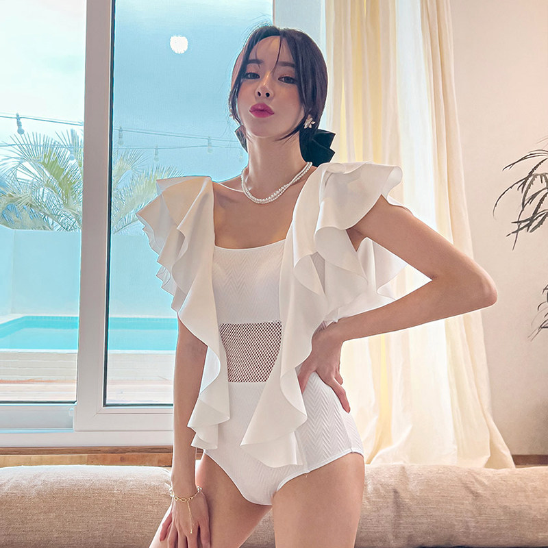 泳衣女夏高级感2026新款ins复古法式荷叶边性感显瘦连体温泉泳装