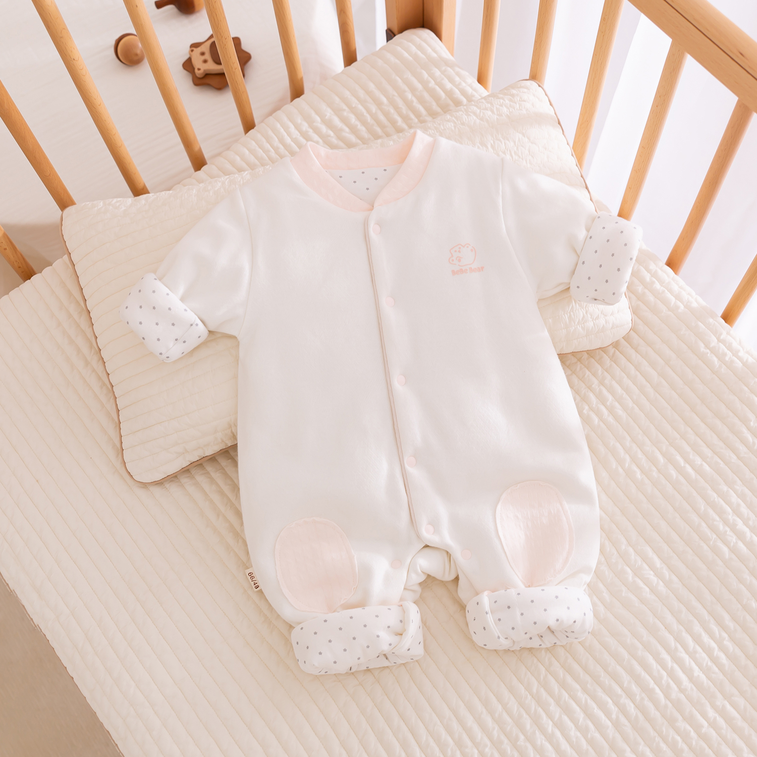 特价秋冬季婴儿夹棉连体衣新生宝宝衣服哈衣爬服家居纯棉衣薄棉服