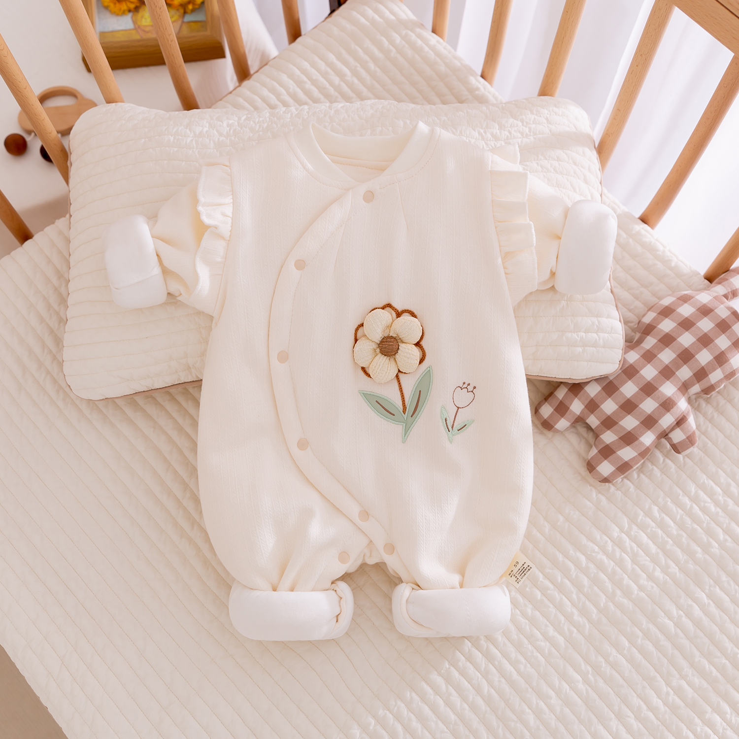 婴儿衣服秋冬季初生女宝宝连体衣新生儿夹棉加厚哈衣冬装外穿棉服