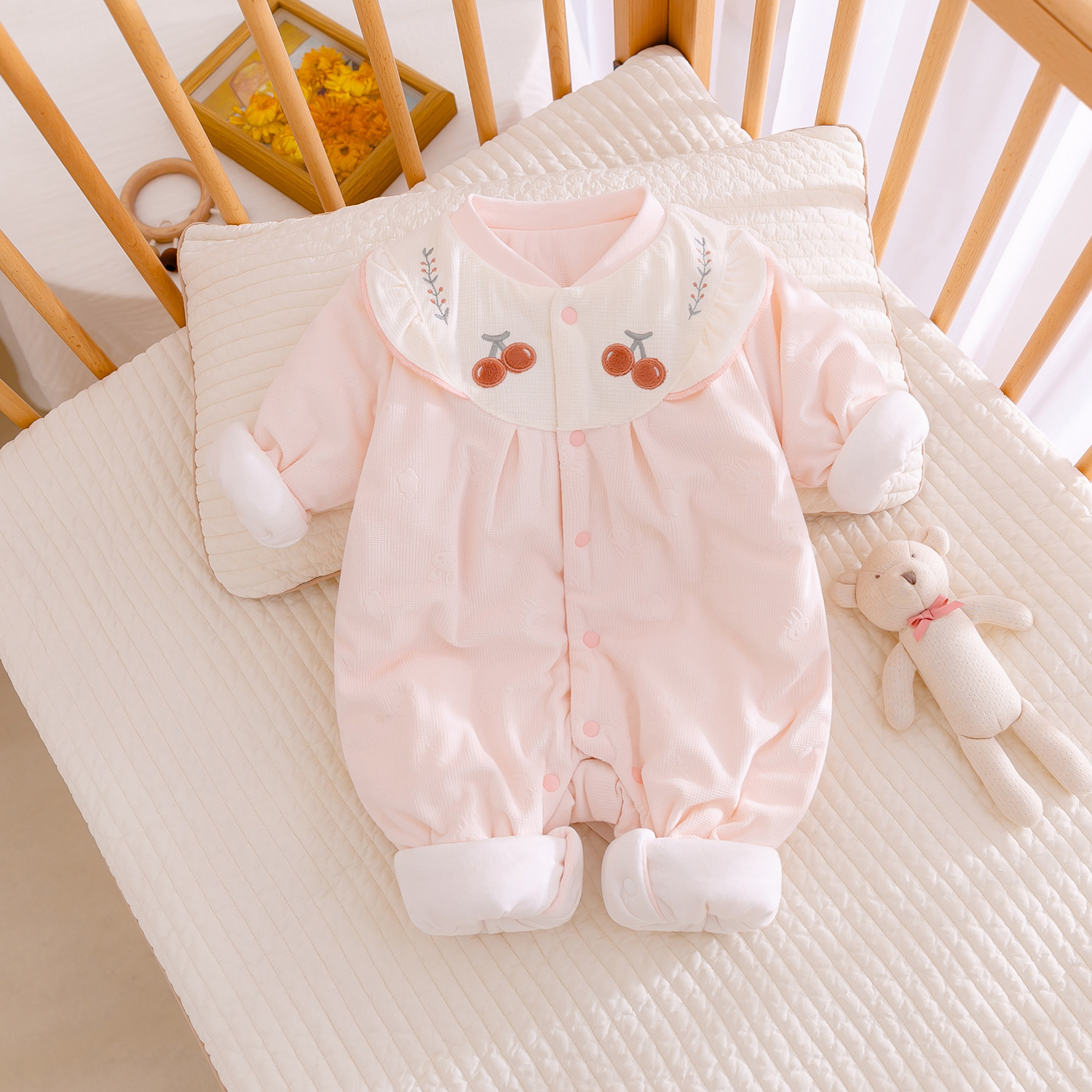 婴儿衣服秋冬季夹棉连体衣加厚哈衣爬服新生女宝宝外出服棉衣冬装