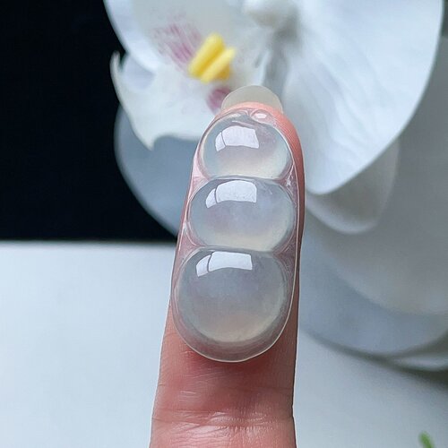 天然翡翠冰种四季豆吊坠甜水绿