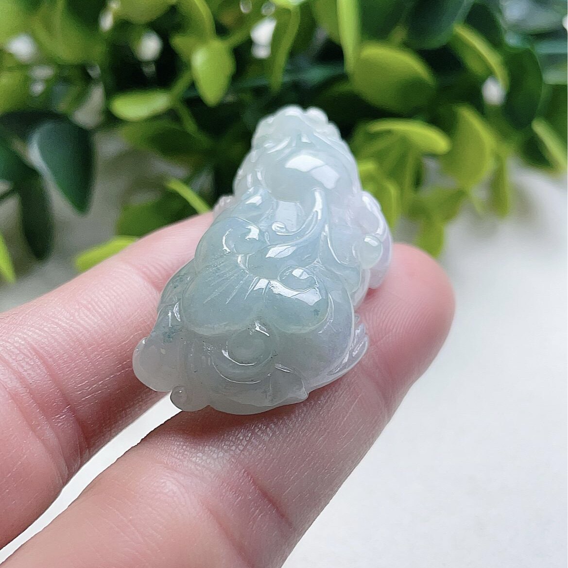 冰糯种晴水淡绿如意入财貔貅玉坠
