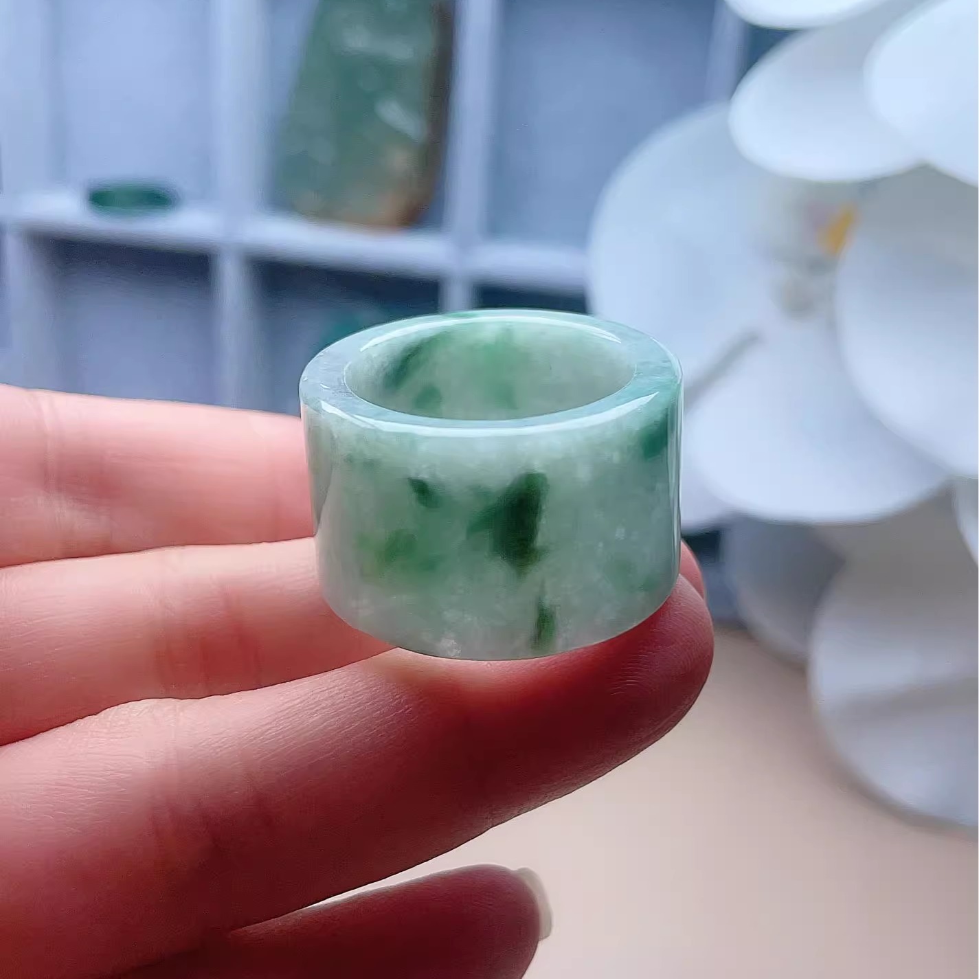 天然翡翠方戒指淡阳绿飘花清新