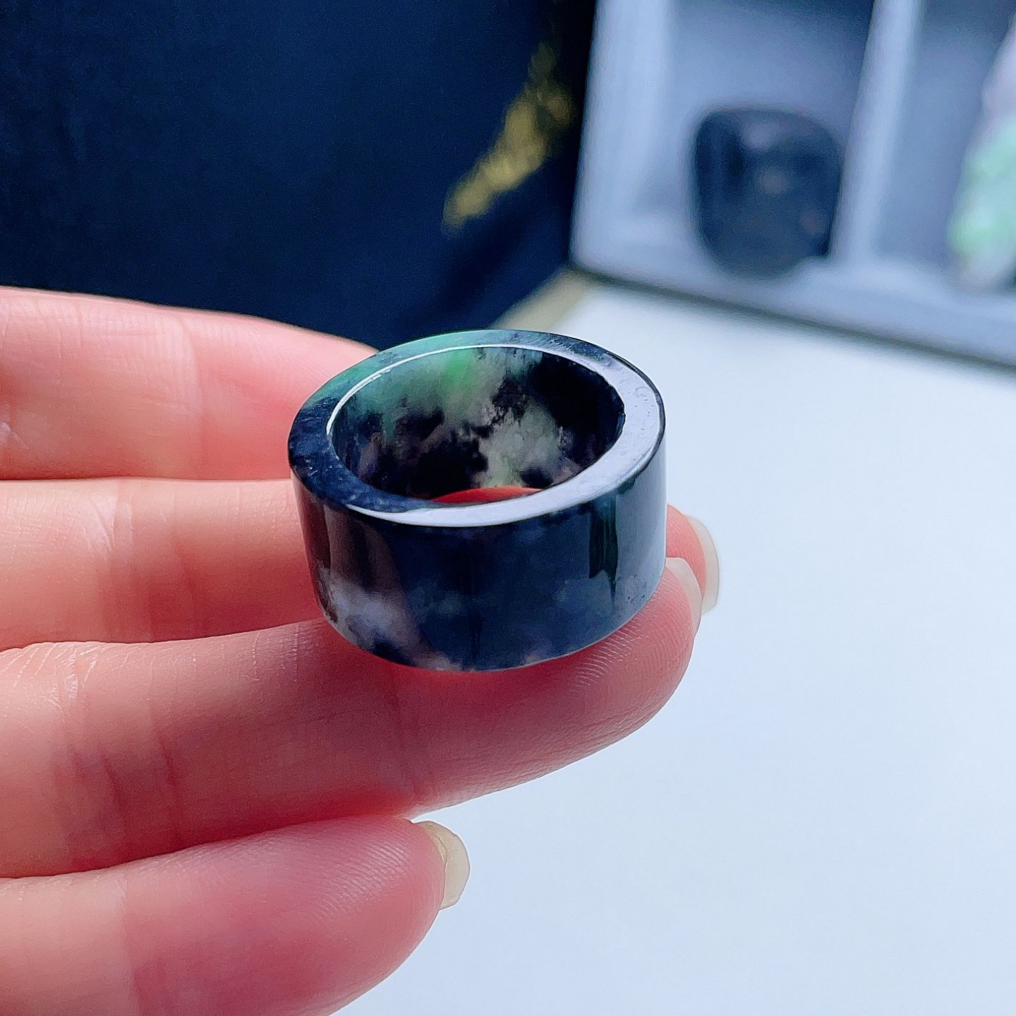 天然翡翠方扳指乌鸡飘阳绿辣绿