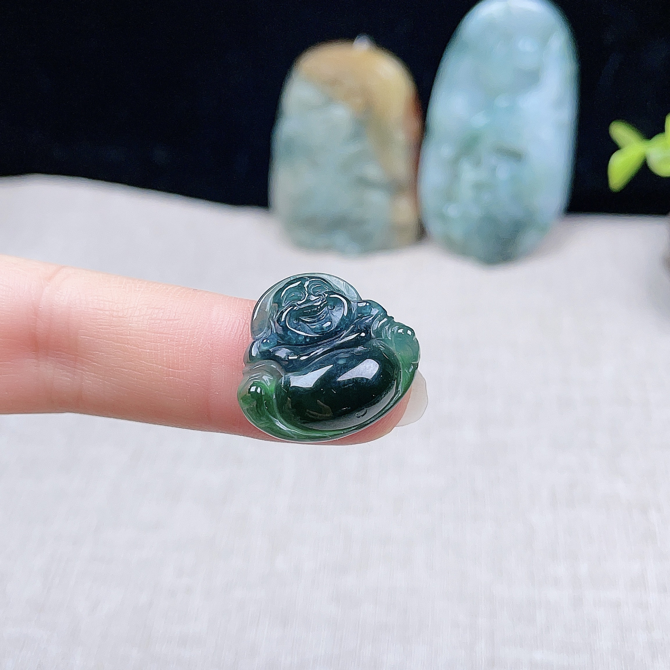 天然翡翠弥勒佛淡紫湖水蓝阳绿