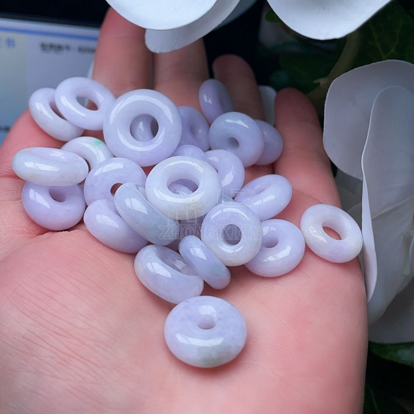 天然翡翠小平安扣吊坠乳白淡紫底