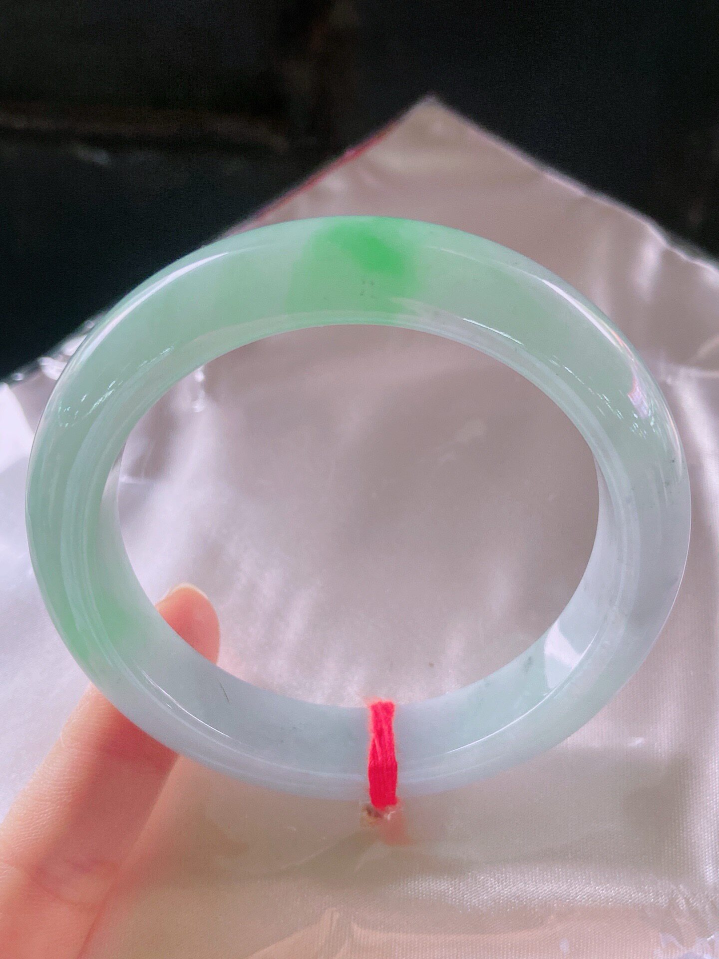 天然A货翡翠手镯飘阳绿57.6mm正圈镯子缅甸老坑玉镯白底绿玉手环
