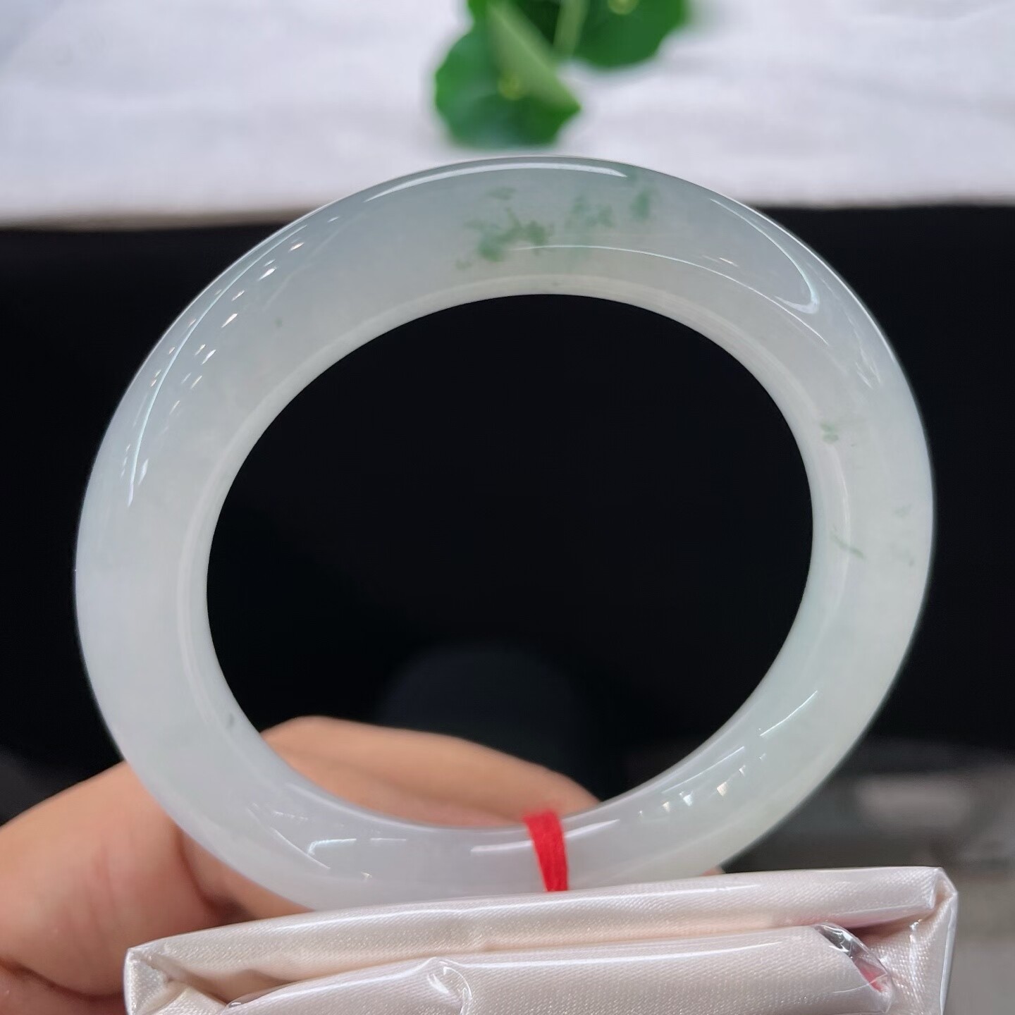 天然A货翡翠冰飘花手镯53.2mm缅甸老坑圆条镯子国风手饰白底玉镯