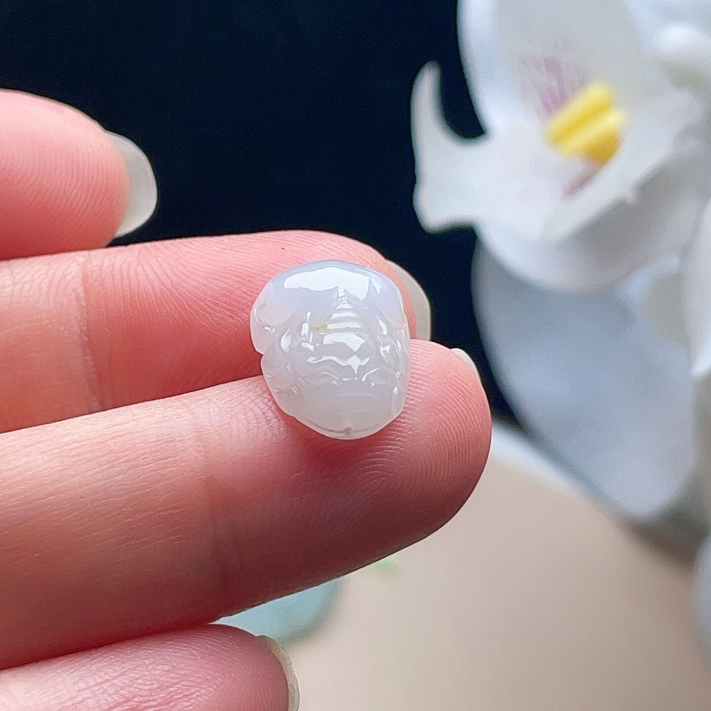 天然翡翠迷你貔貅乳白飘黄洒金