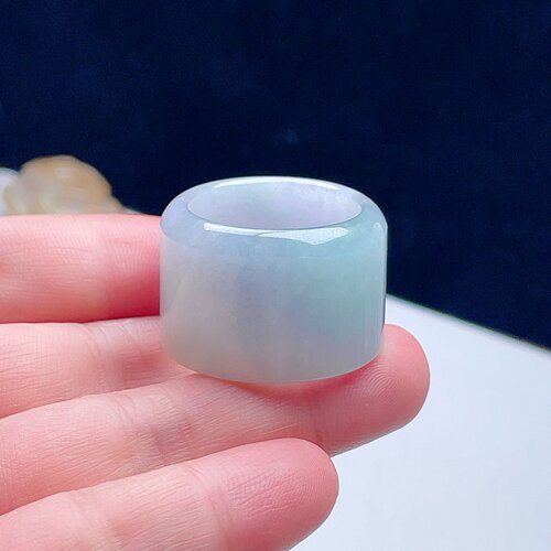 天然翡翠圆弧扳指乳白淡紫双彩