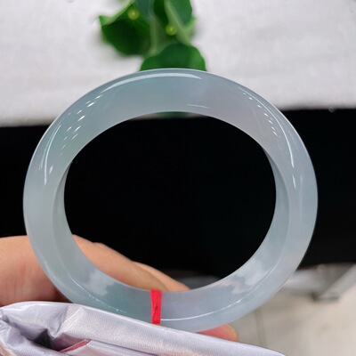 天然A货翡翠手镯淡蓝晴底57.2mm缅甸老坑正圈玉镯果冻感水润美镯