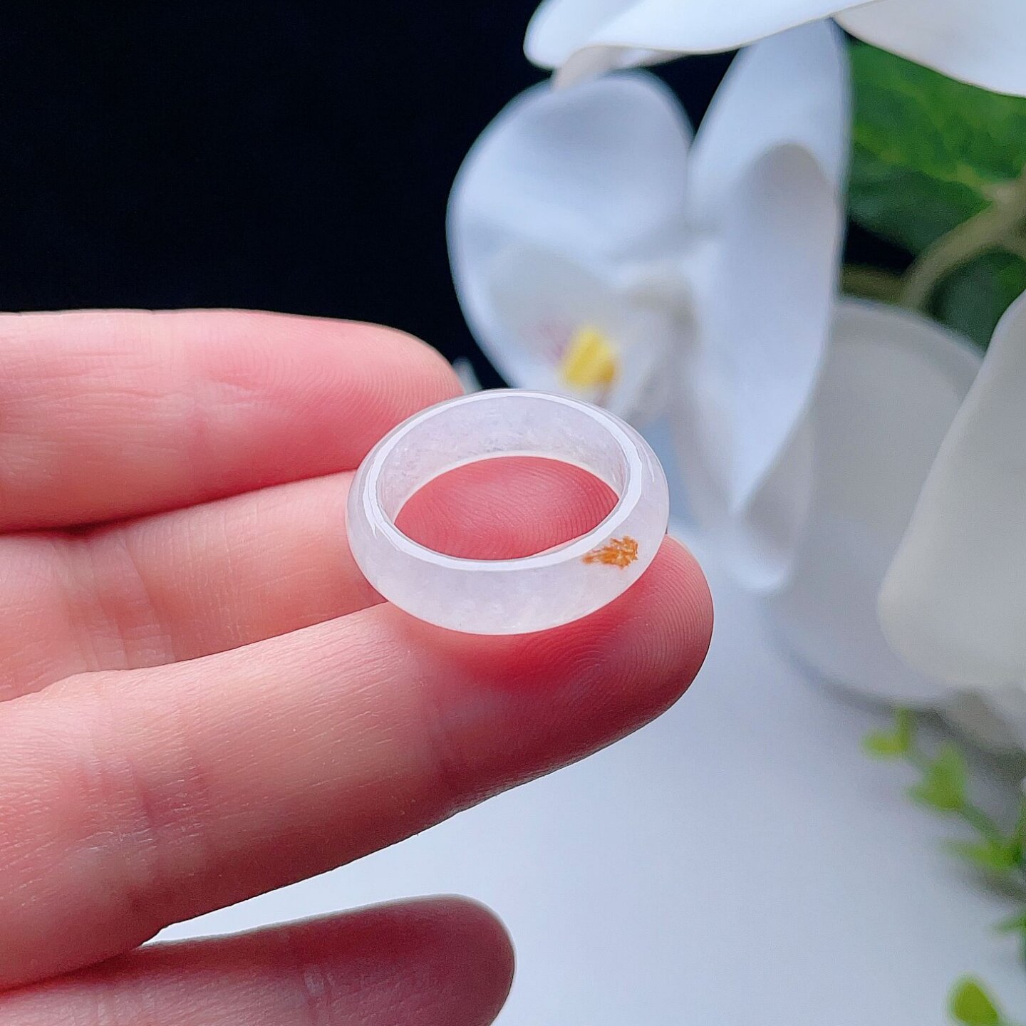 天然翡翠戒指乳白飘一抹红黄清新