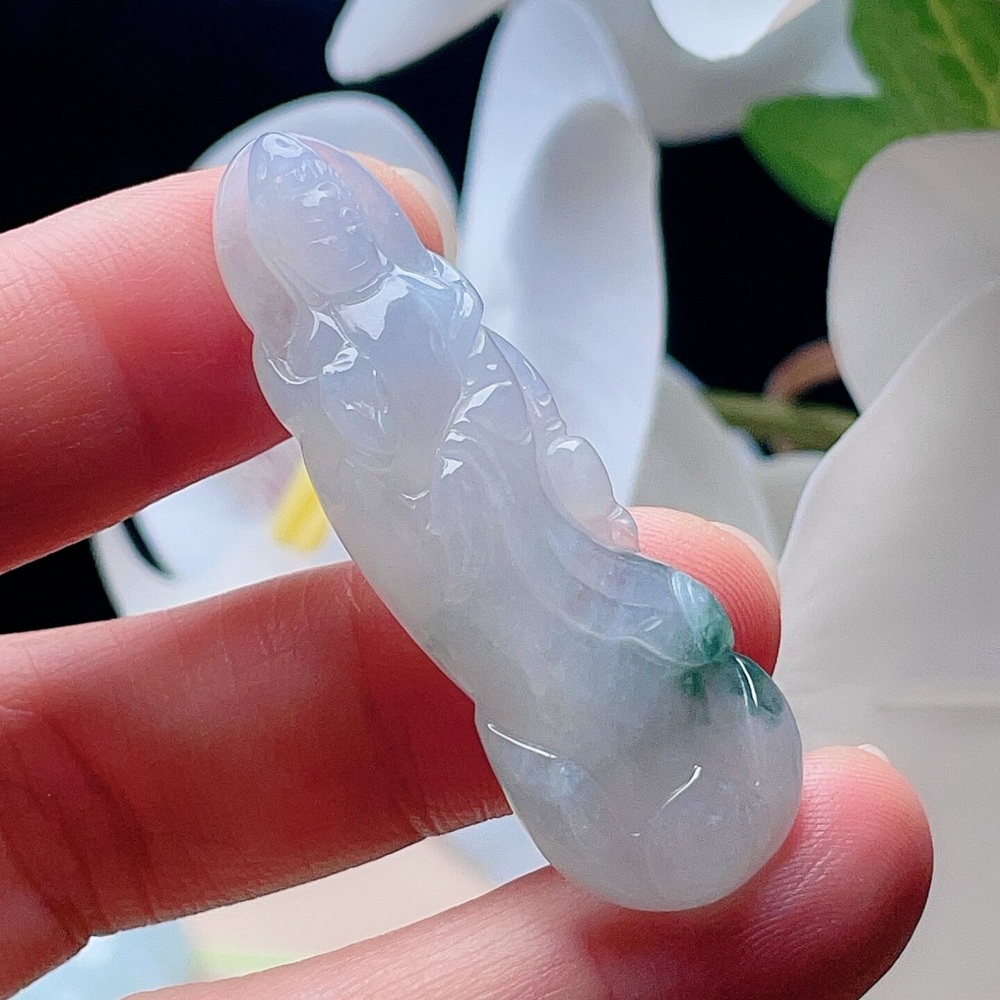 天然翡翠冰种观音乳白飘菠菜绿