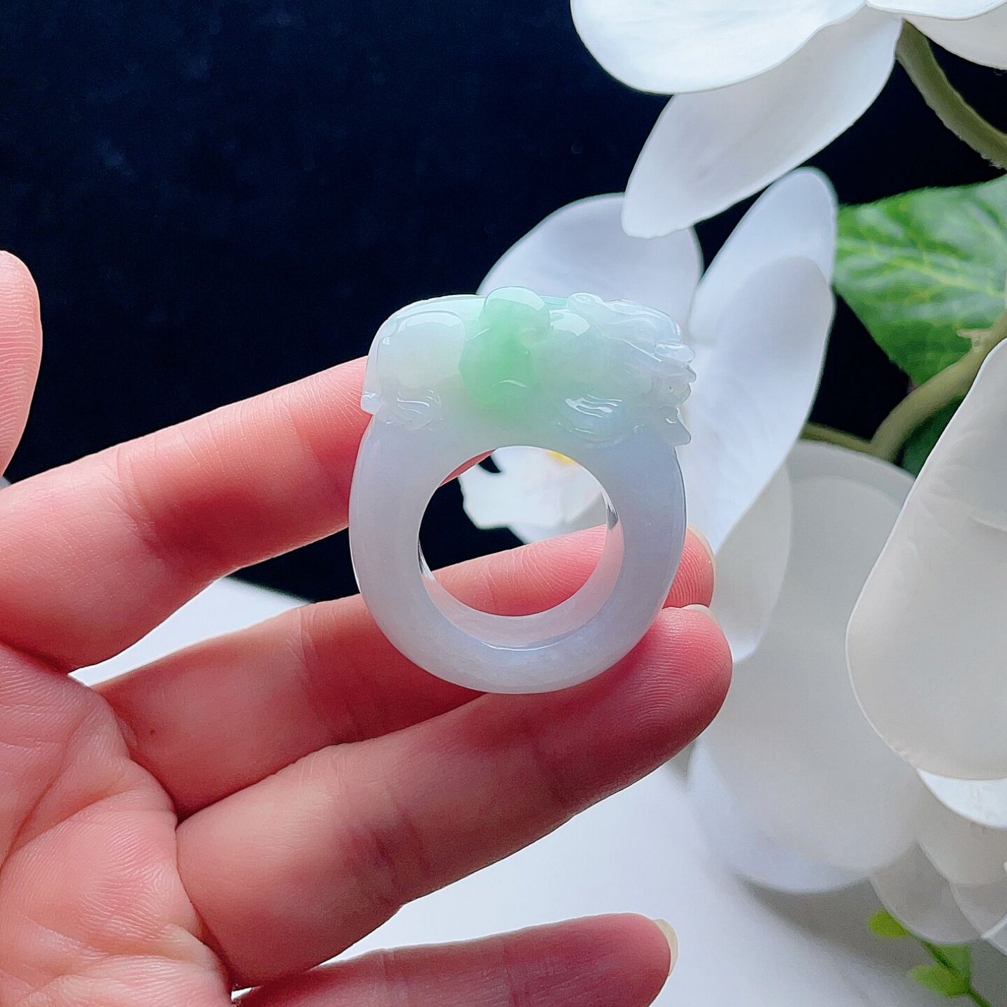 天然翡翠貔貅戒指乳白淡绿飘阳绿